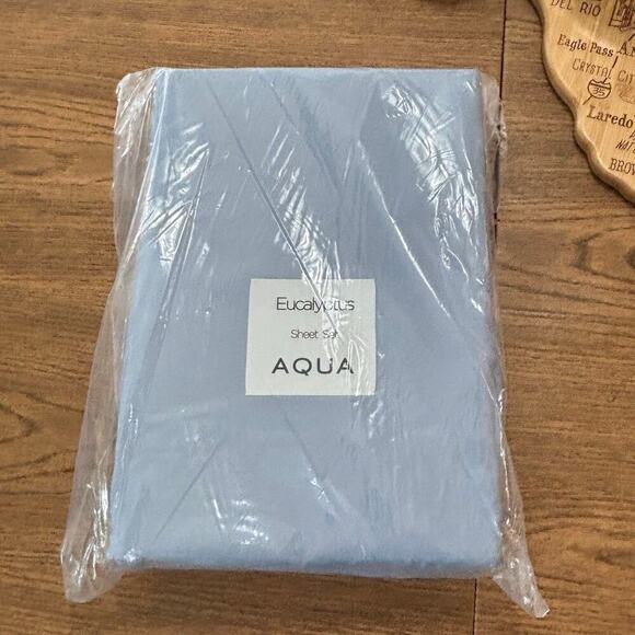 Aqua Bloomingdales Sky Blue King Size Eucalyptus Sheet Set New - Picture 1 of 6
